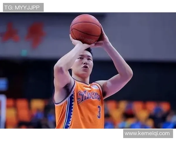 李根：从篮球场上的拼搏到生活中的坚持，展现不屈精神与奋斗历程